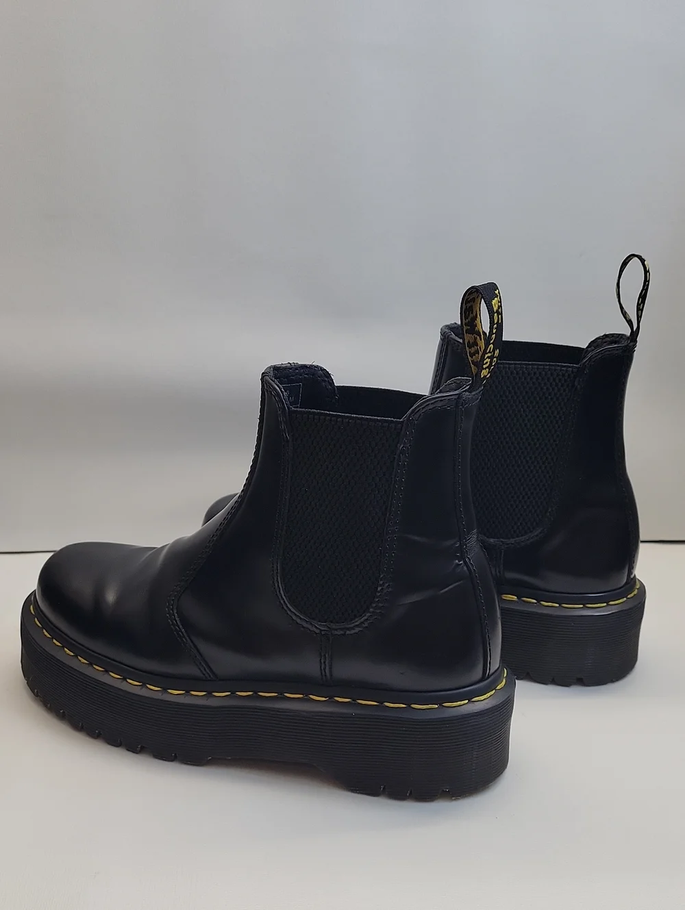 Dr. Martens 2976 Quad Smooth Leather Platform Chelsea Boots Unisex US L 7 M 6